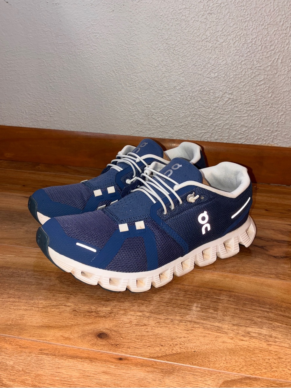 On Cloud 5 Women’s Athletic Running Shoe Sneakers, blue denim - size 8